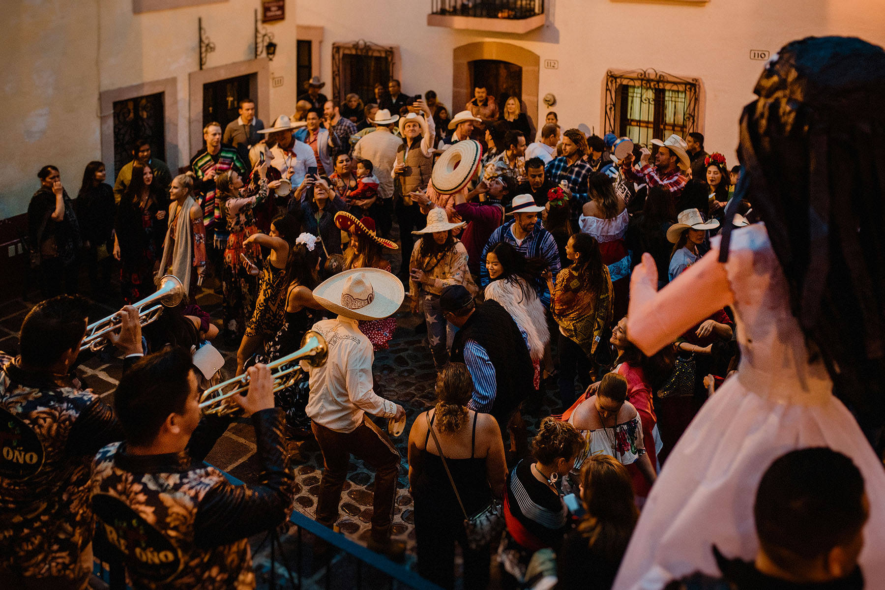 effortlessly cool destination wedding quinta real zacatecas