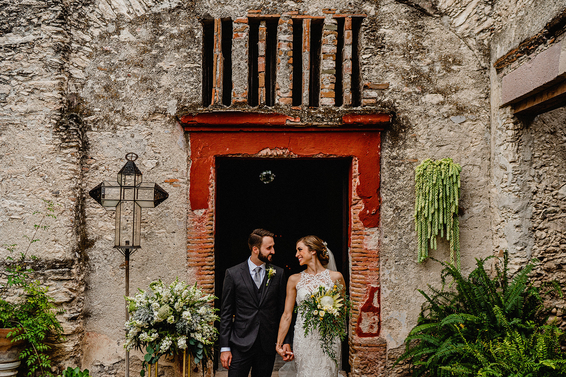 destination wedding cuartel santa maria peña de bernal