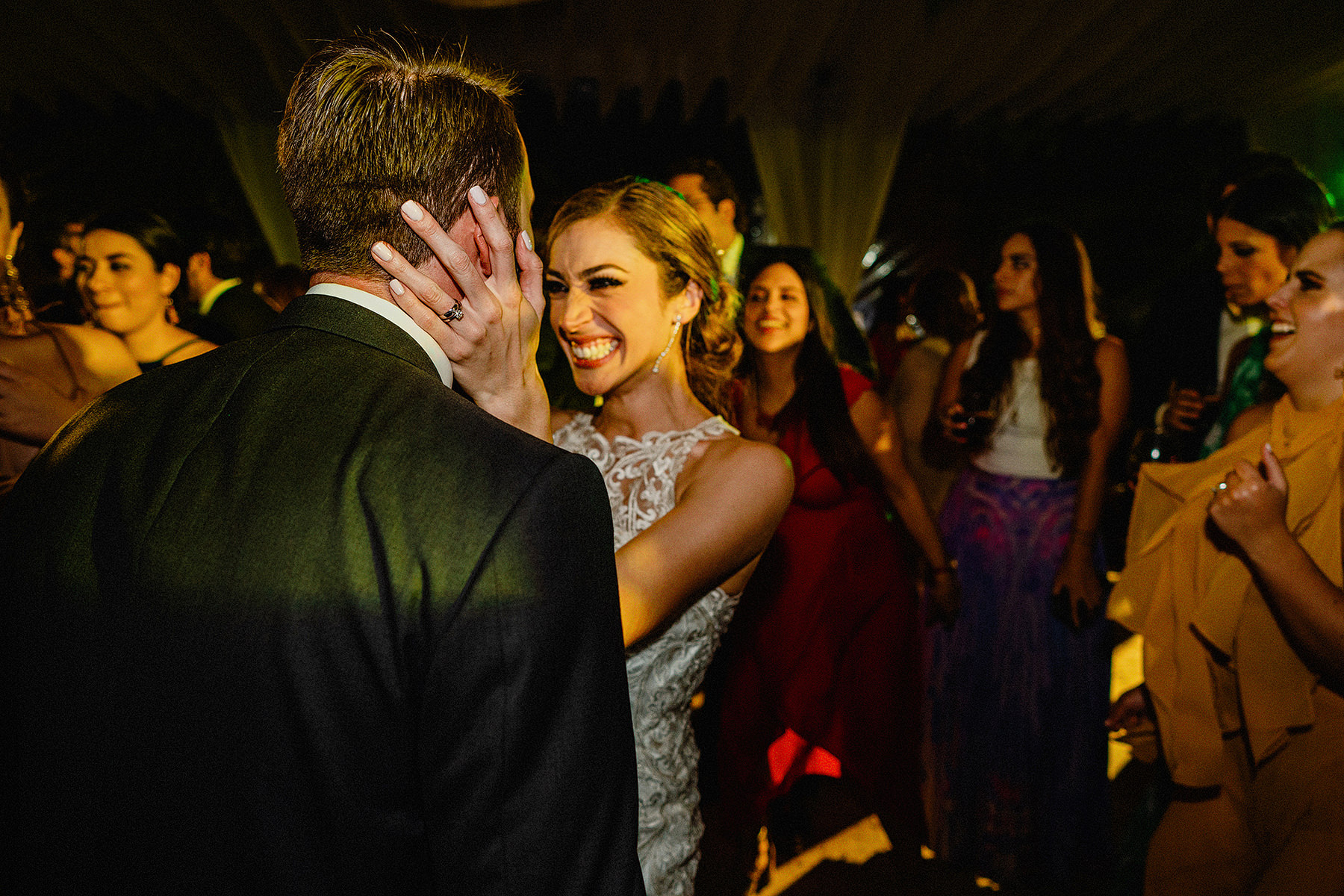 mexico destination wedding peña de bernal