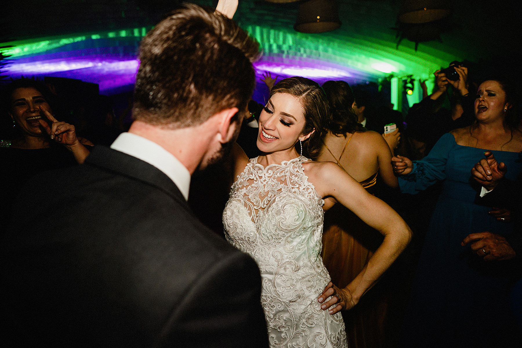 mexico destination wedding peña de bernal