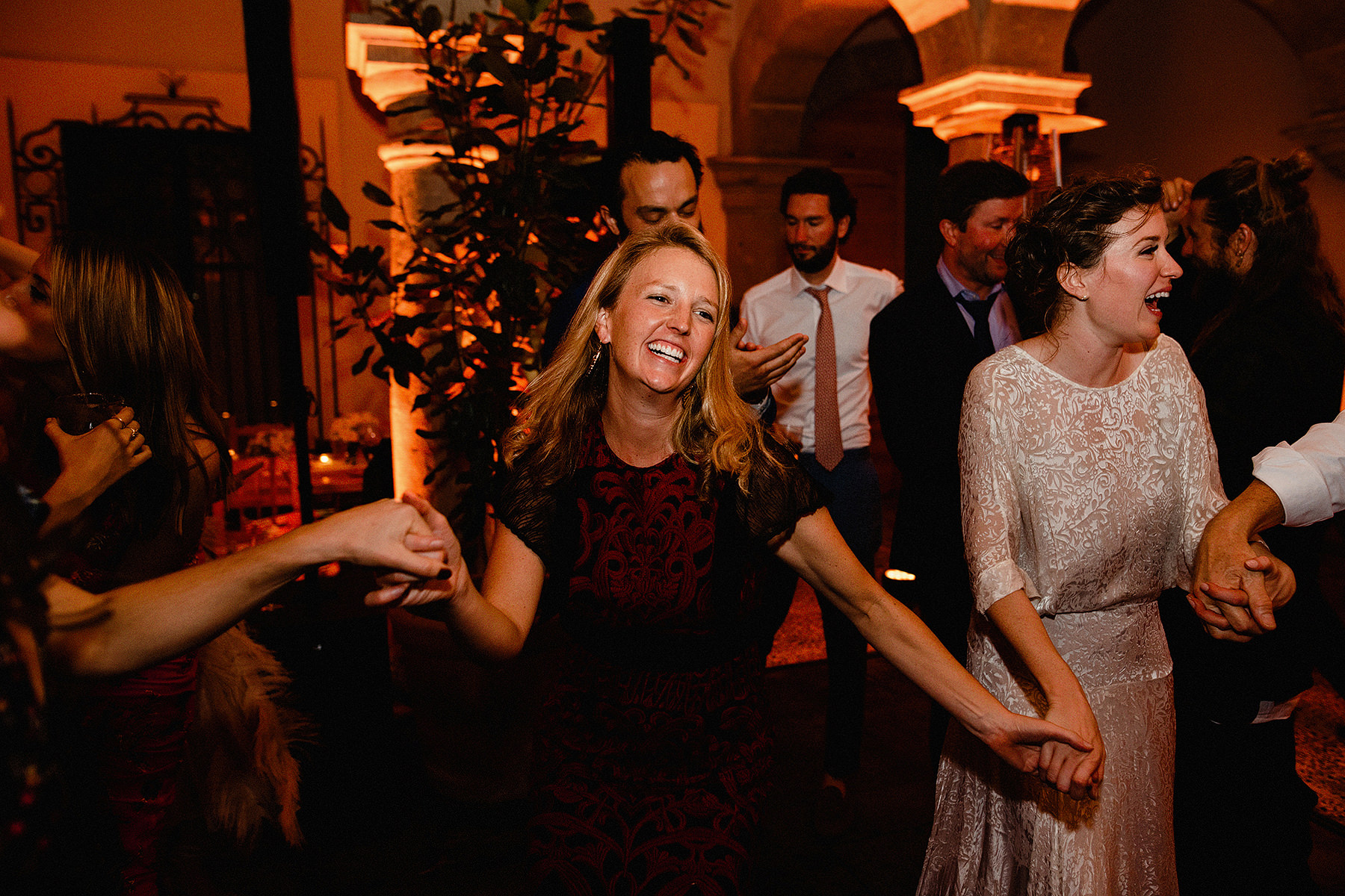 vibrant wedding at terraza pitiona casa antonieta