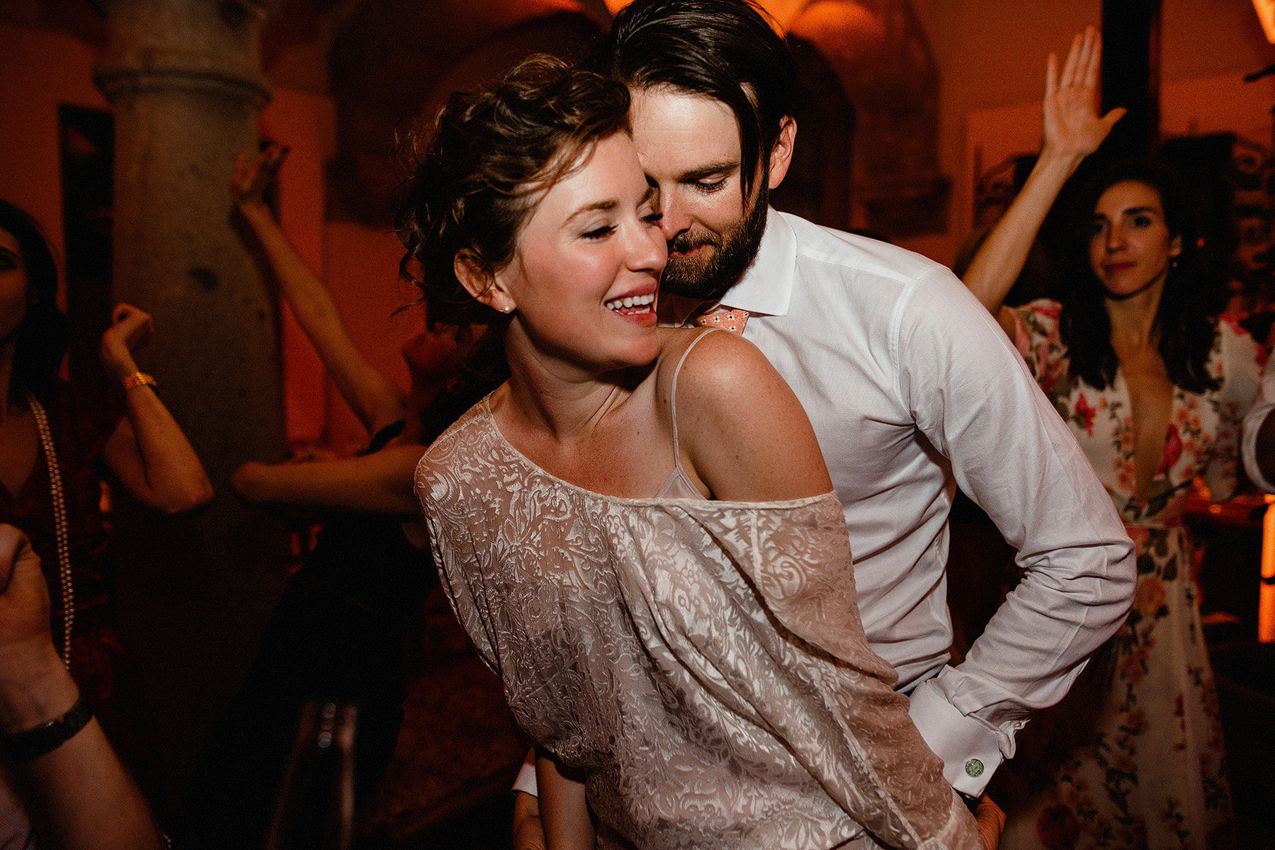 vibrant wedding at terraza pitiona casa antonieta