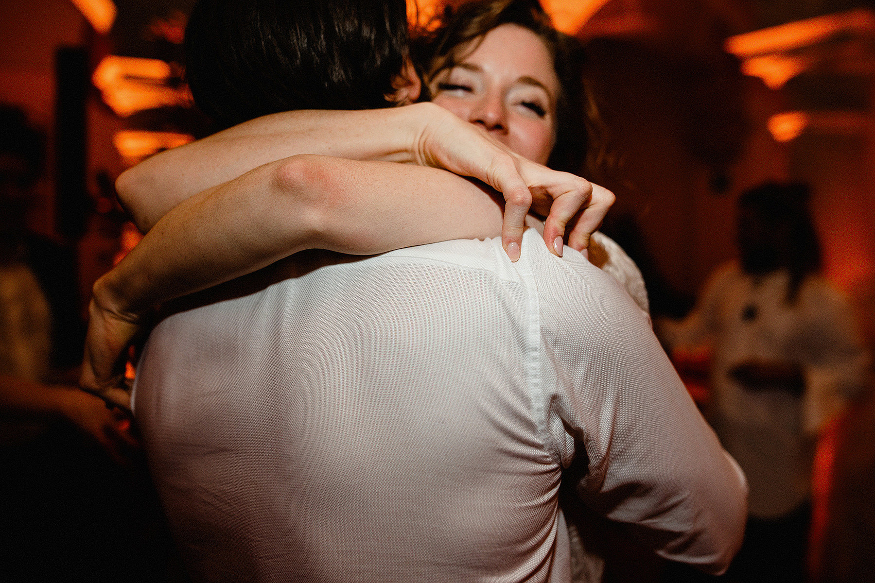 vibrant wedding at terraza pitiona casa antonieta